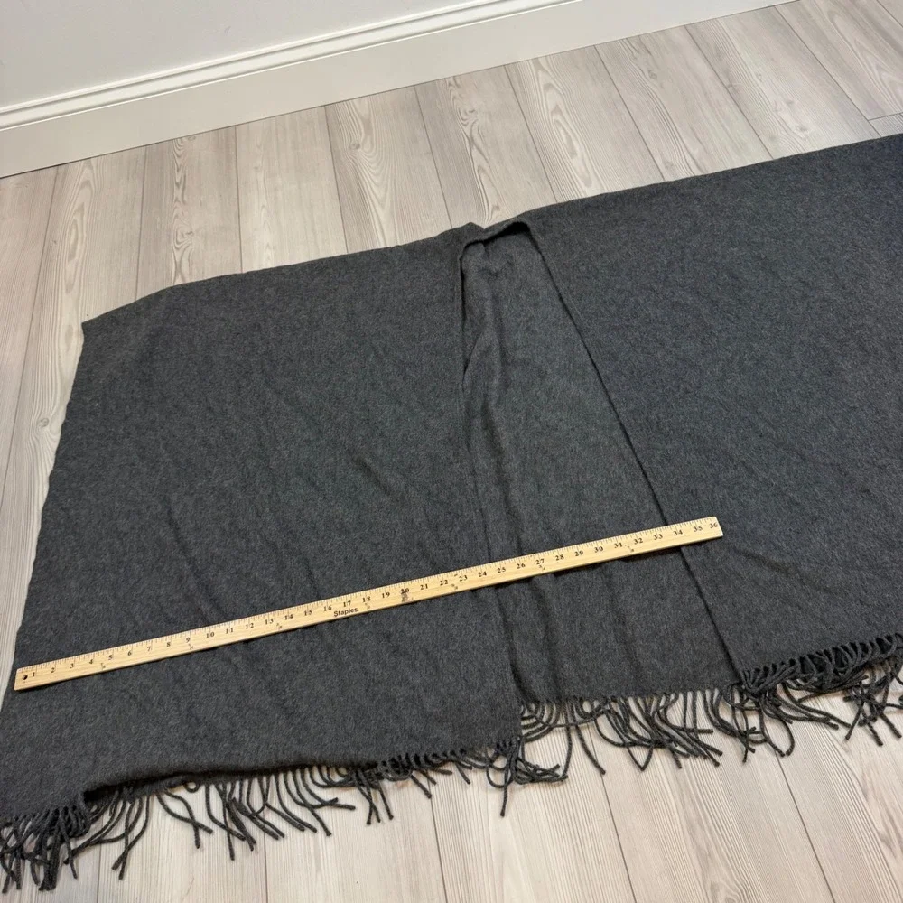 100% Cashmere Neiman Marcus Scotland Charcoal Gray Fringe Ruana Wrap Shawl Cape